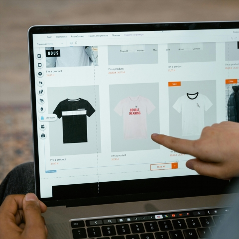 Creare de site-uri web pentru vânzarea de produse.